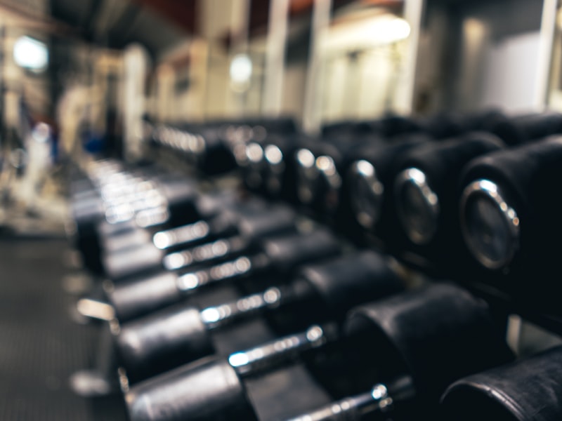 专业运动心率监测手表，GPS定位和多种运动模式