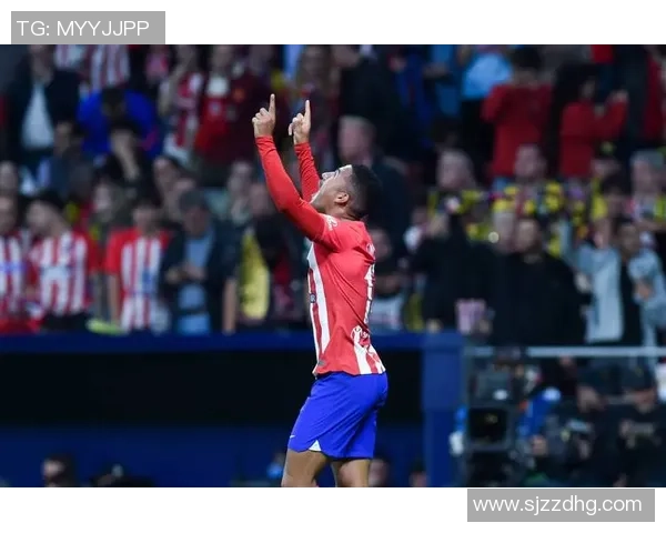 哪些足球球星在观看欧冠比赛时展现过独特的激情和魅力